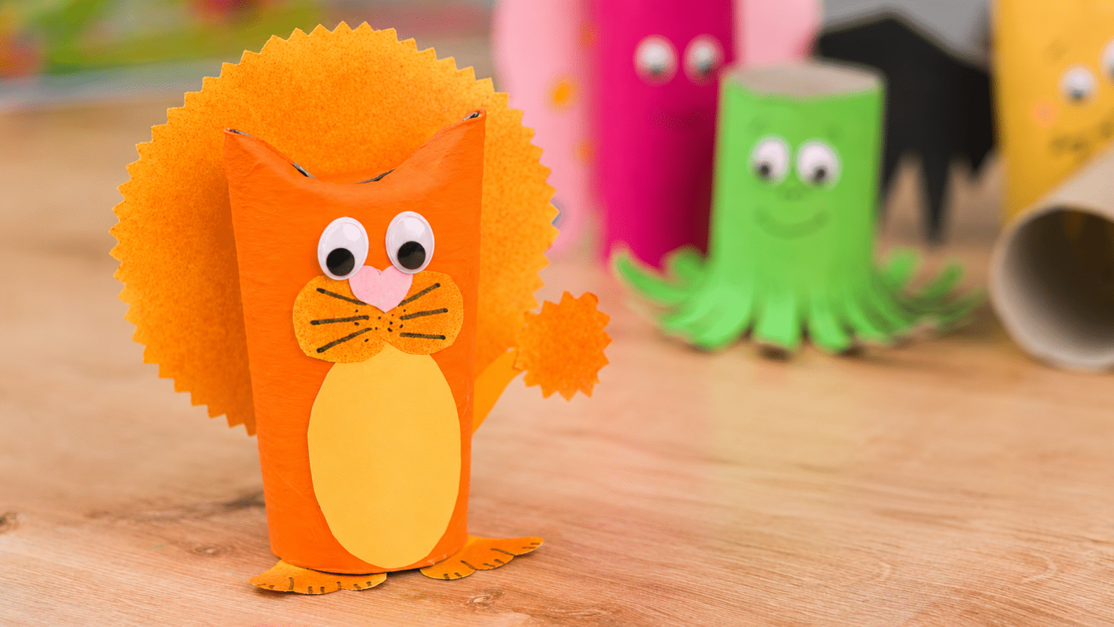 Selbst gebastelter Löwe aus Papier